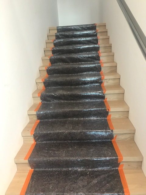 Betonwerkstein & Holztreppe: Treppe mit Holzbelag Eiche